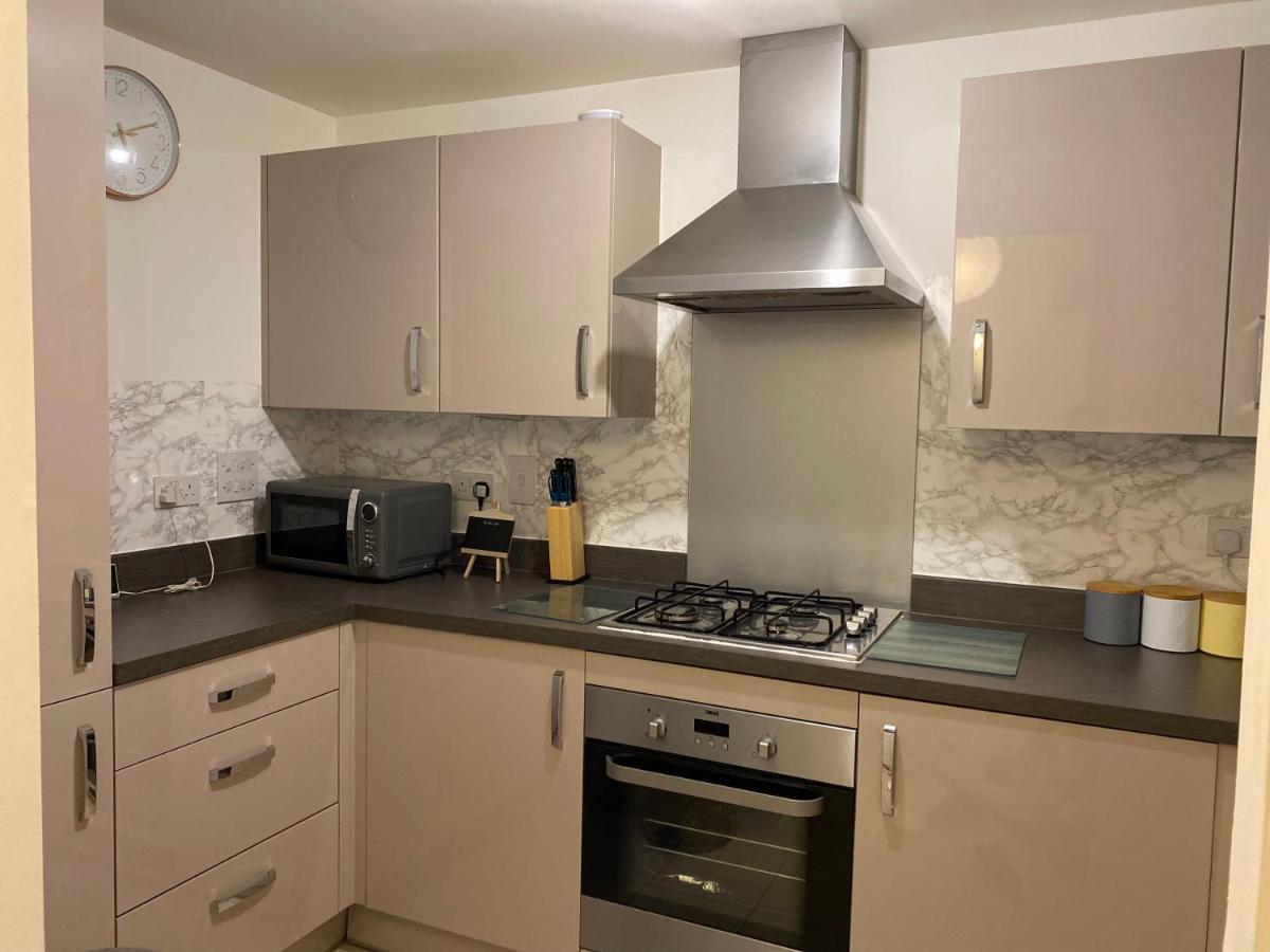 Spacious 2 Bed House For Corporate And Family Stays Basingstoke Luaran gambar