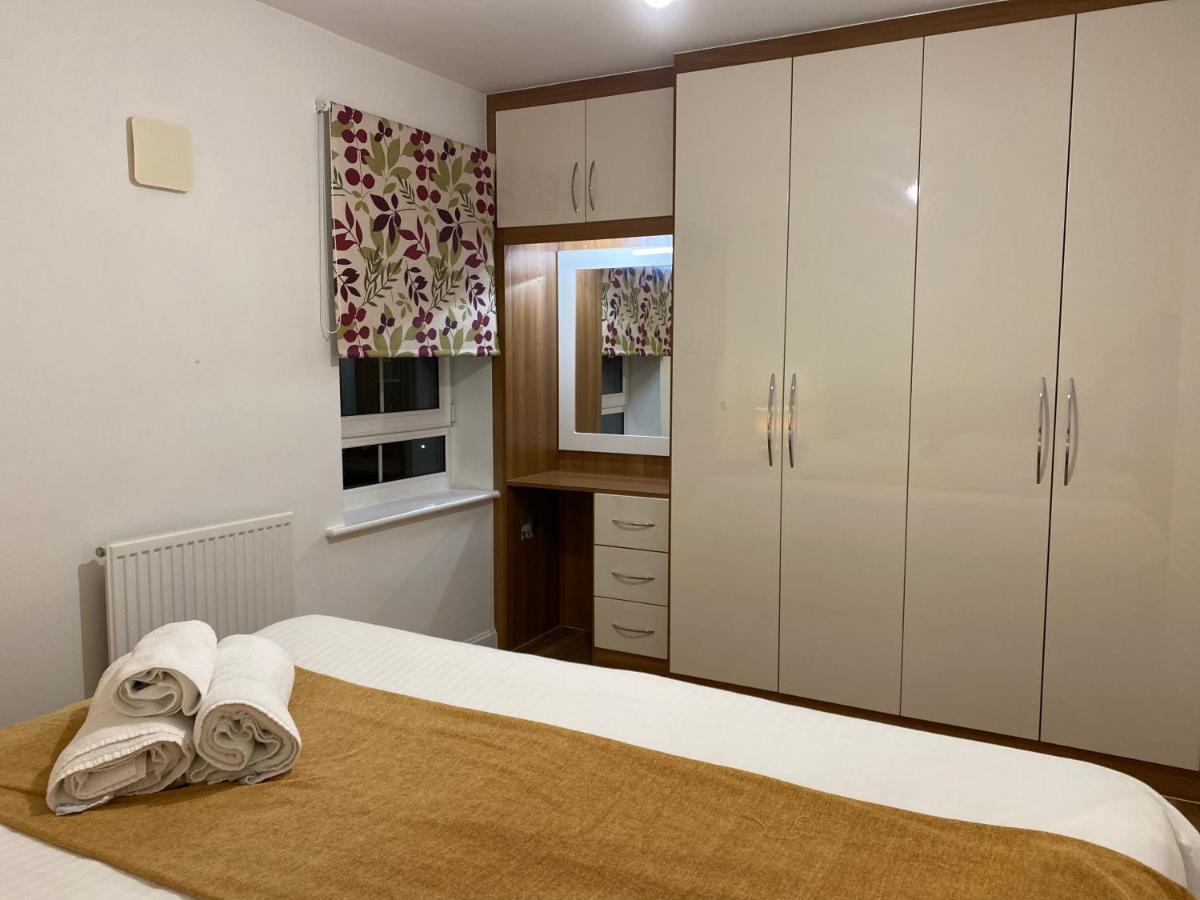 Spacious 2 Bed House For Corporate And Family Stays Basingstoke Luaran gambar